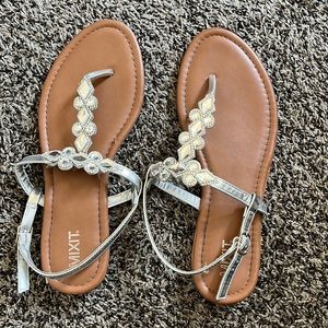 Only worn once for a dance but they are too big